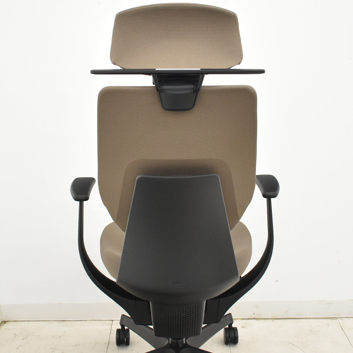 【中古】コクヨ　イング　バーチカルタイプ　ヘッドレスト　固定肘　ハンガー　ナイロンキャスター　2021年製　2025102306【中古オフィス家具】