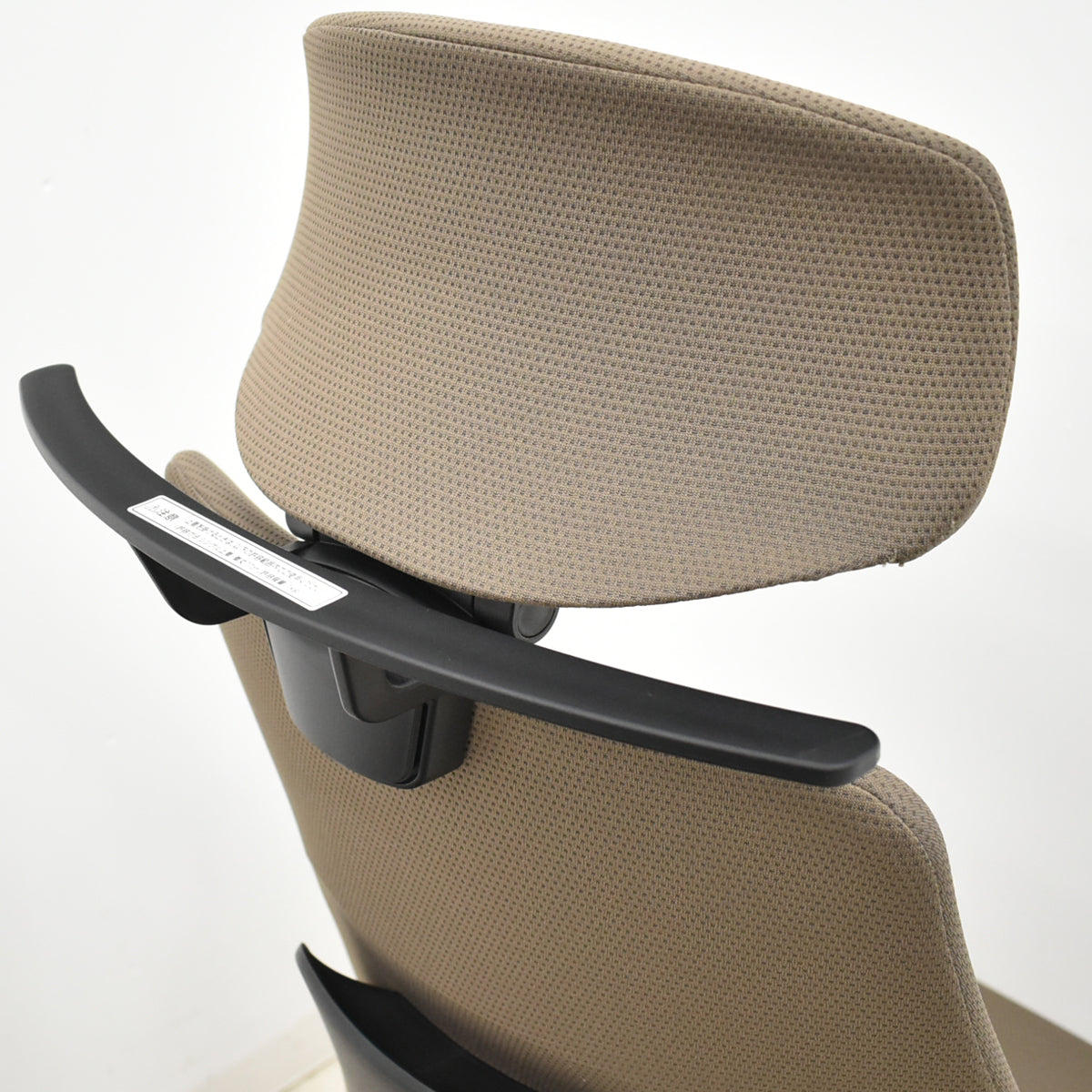 【中古】コクヨ　イング　バーチカルタイプ　ヘッドレスト　固定肘　ハンガー　ナイロンキャスター　2021年製　2025102306【中古オフィス家具】