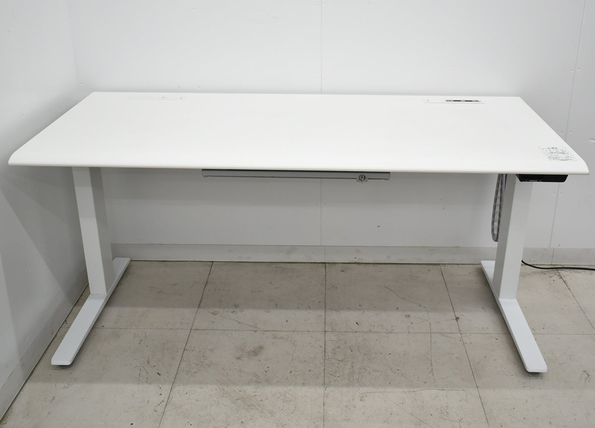 【中古】オカムラ　スイフト　電動昇降デスク　コントロールレバータイプ　インジゲーターメモリー機能付　引き出し付　スムースフォルムエッジ　マルチコンセントユニット１か所　幅1550　2025102308【中古オフィス家具】