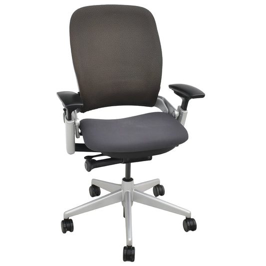 【中古】スチールケース　リープＶ２　３Ｄニット　可動肘　ランバーサポート　プラチナフレーム　USモデル　2025102401【中古オフィス家具】