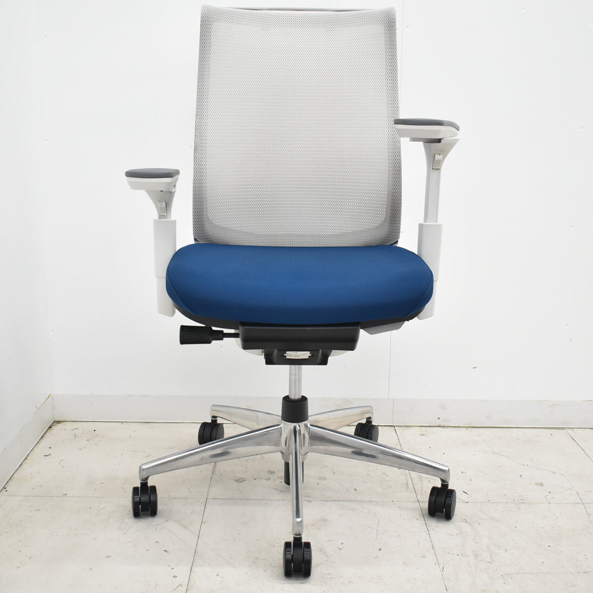 【中古】コクヨ　ベゼル　可動肘（クランクスライドアーム）ハンガー　ポリッシュ　2025110607【中古オフィス家具】