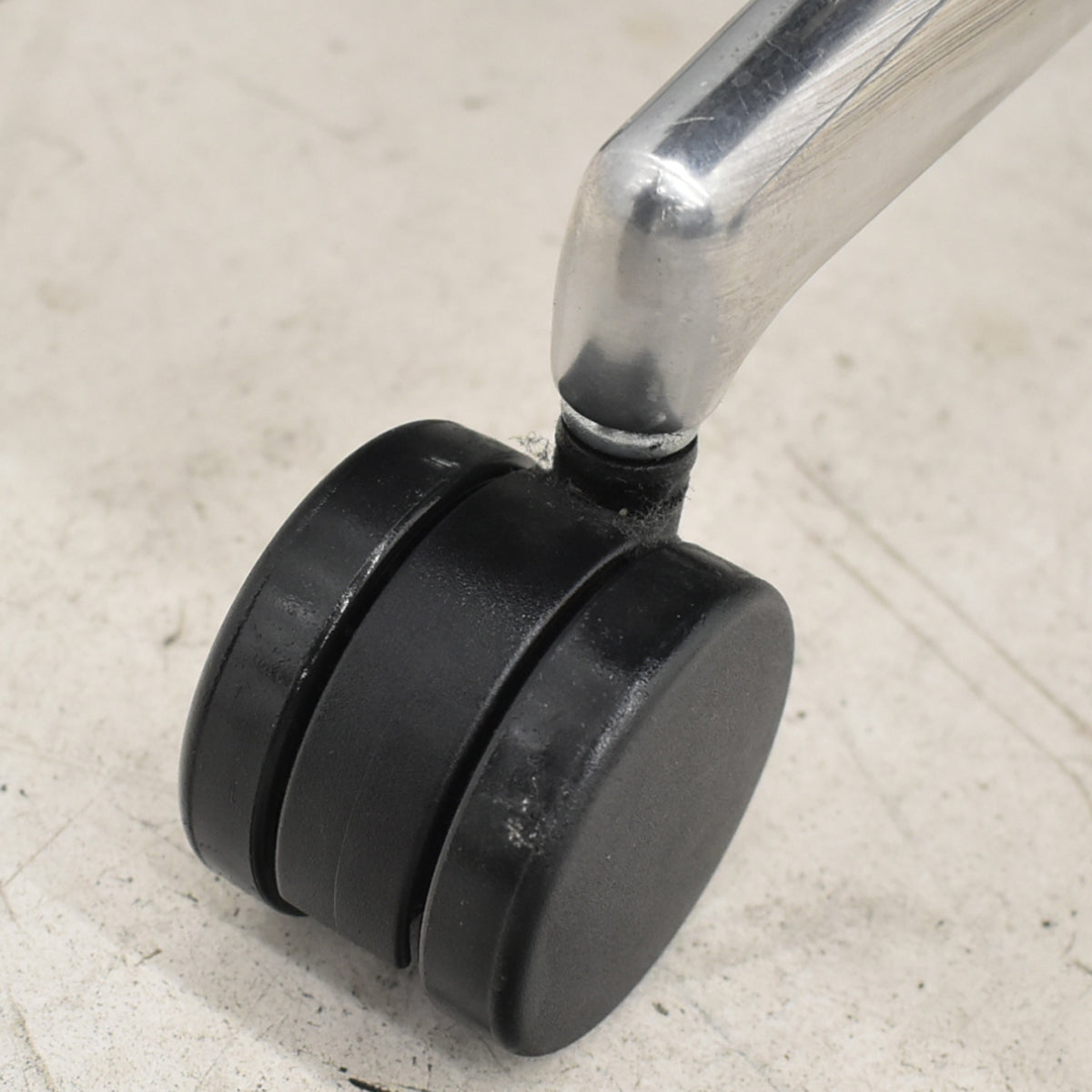 【中古】コクヨ　ベゼル　可動肘（クランクスライドアーム）ハンガー　ポリッシュ　2025110607【中古オフィス家具】