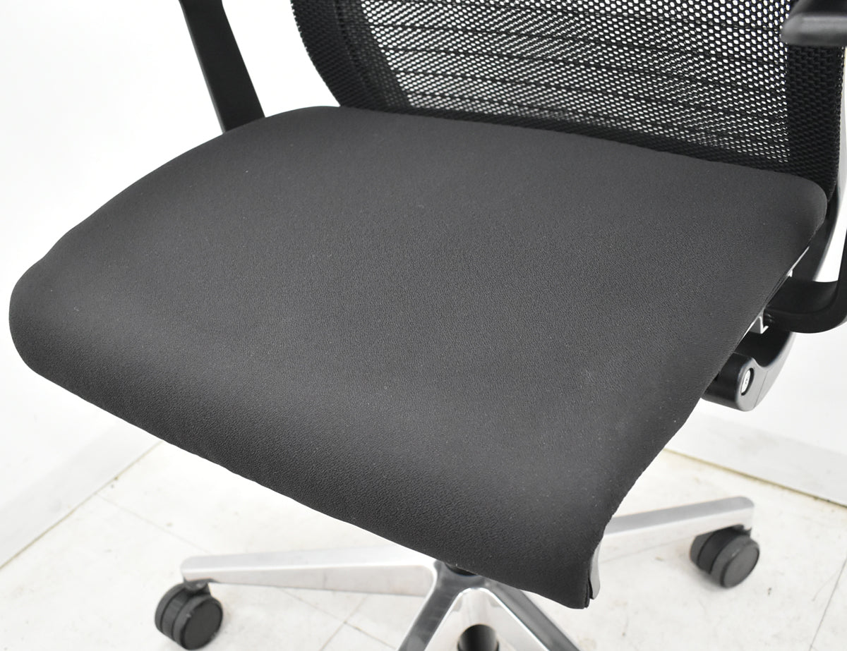 【中古】スチールケース　シンクチェア　固定肘　ポリッシュ　2025110701【中古オフィス家具】