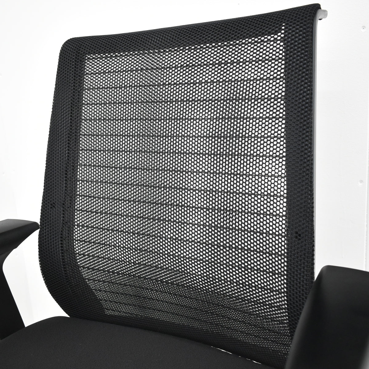 【中古】スチールケース　シンクチェア　固定肘　ポリッシュ　2025110701【中古オフィス家具】