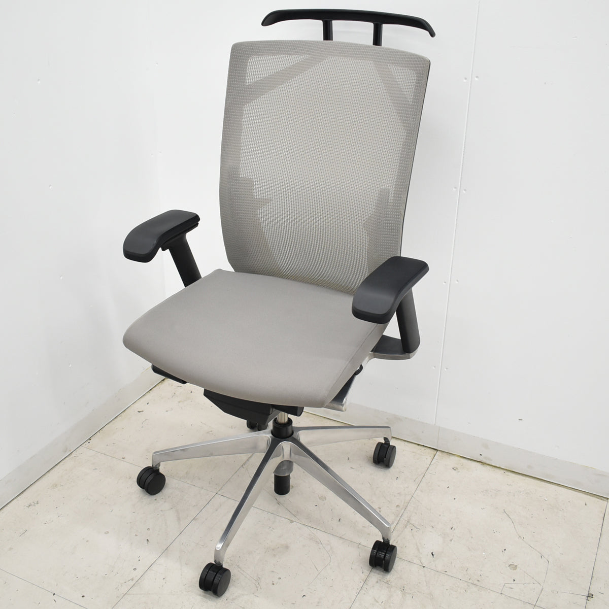 【中古】イトーキ　ヴェント　ハイバック　可動肘　オートマチックランバーテンション　ポリッシュ　ハンガー　2025110702【中古オフィス家具】