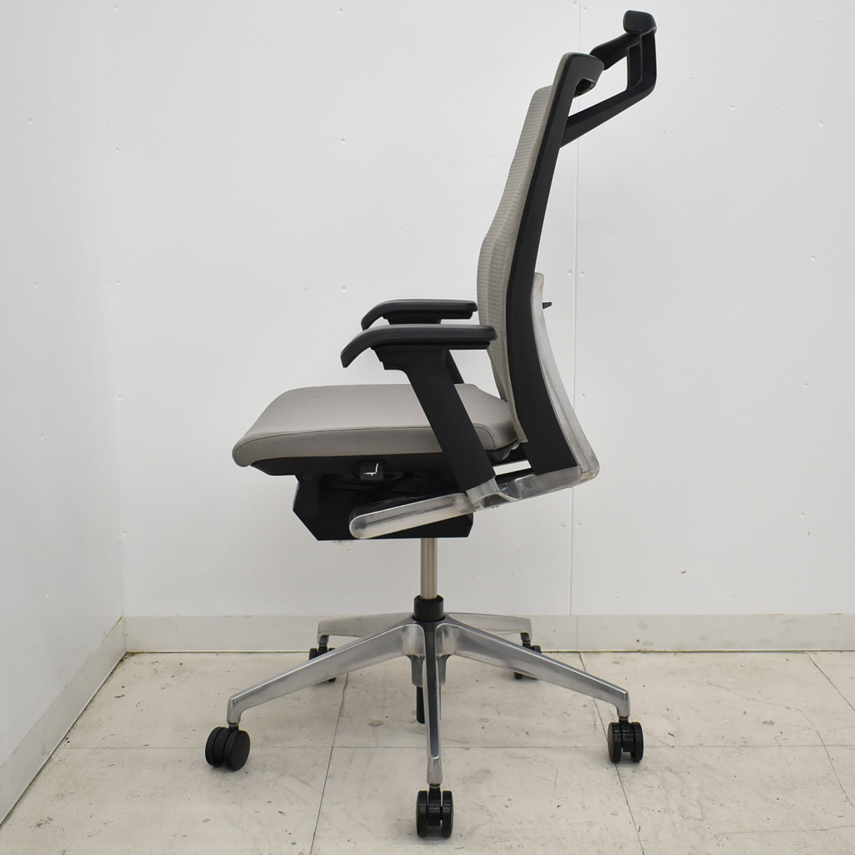 【中古】イトーキ　ヴェント　ハイバック　可動肘　オートマチックランバーテンション　ポリッシュ　ハンガー　2025110702【中古オフィス家具】