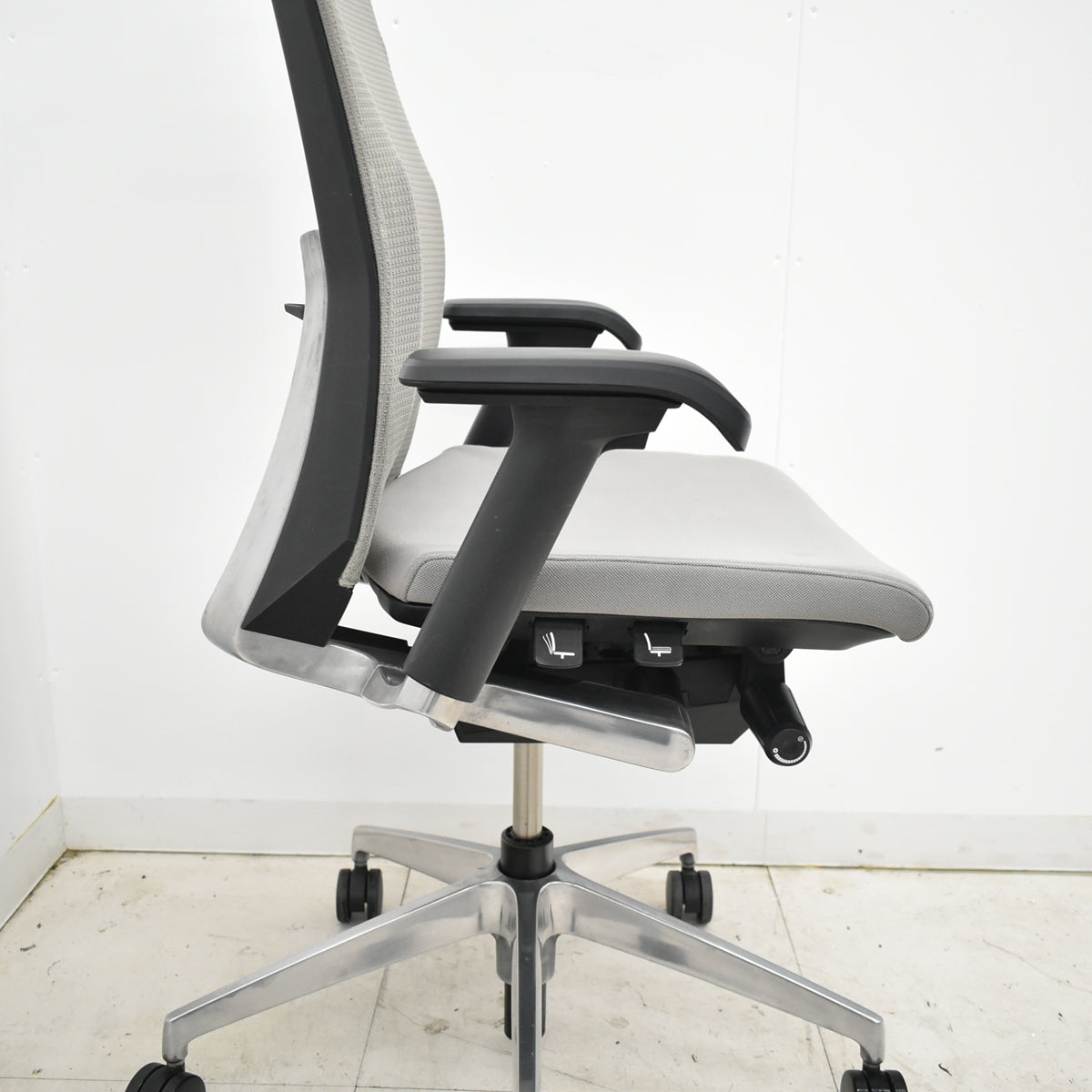 【中古】イトーキ　ヴェント　ハイバック　可動肘　オートマチックランバーテンション　ポリッシュ　ハンガー　2025110702【中古オフィス家具】