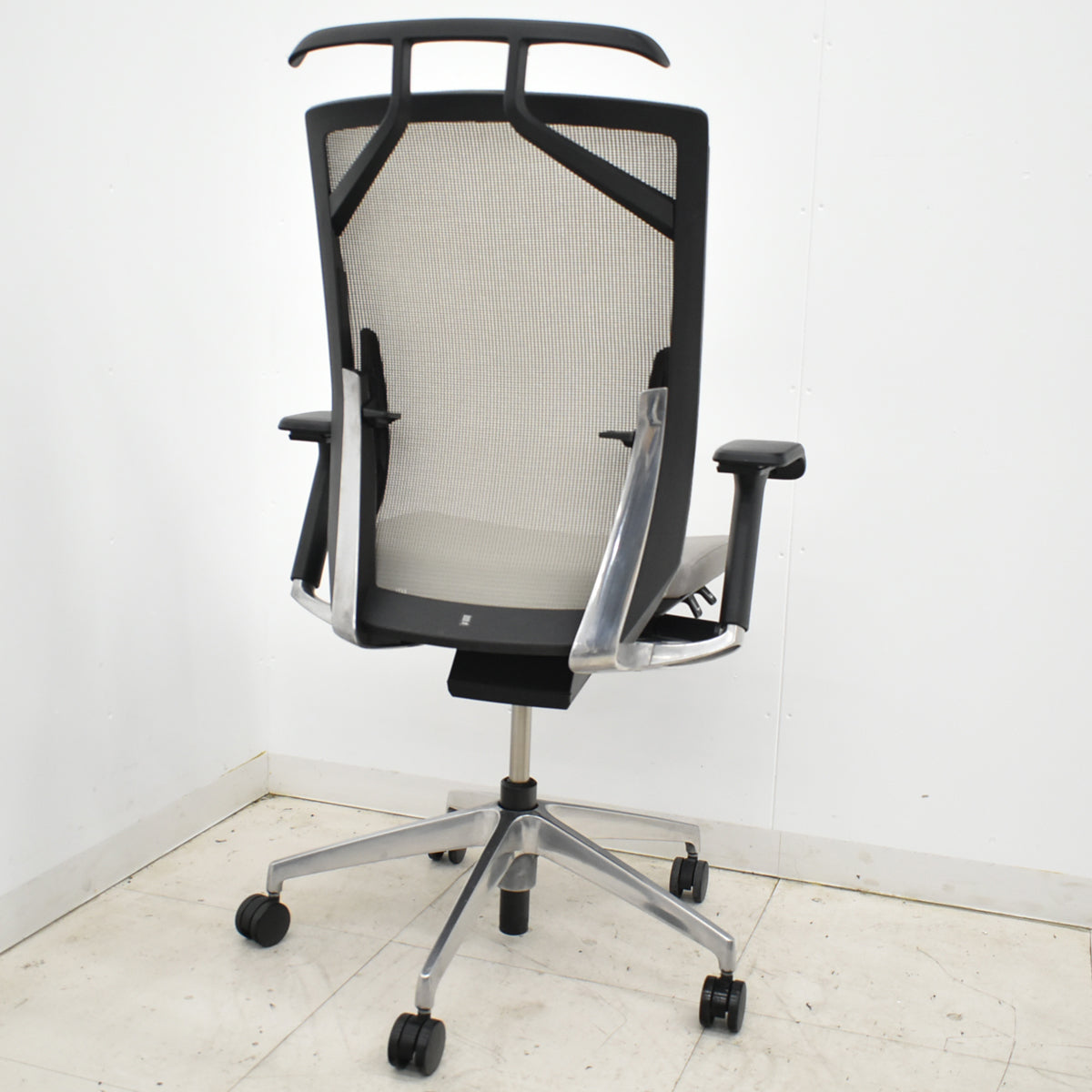 【中古】イトーキ　ヴェント　ハイバック　可動肘　オートマチックランバーテンション　ポリッシュ　ハンガー　2025110702【中古オフィス家具】