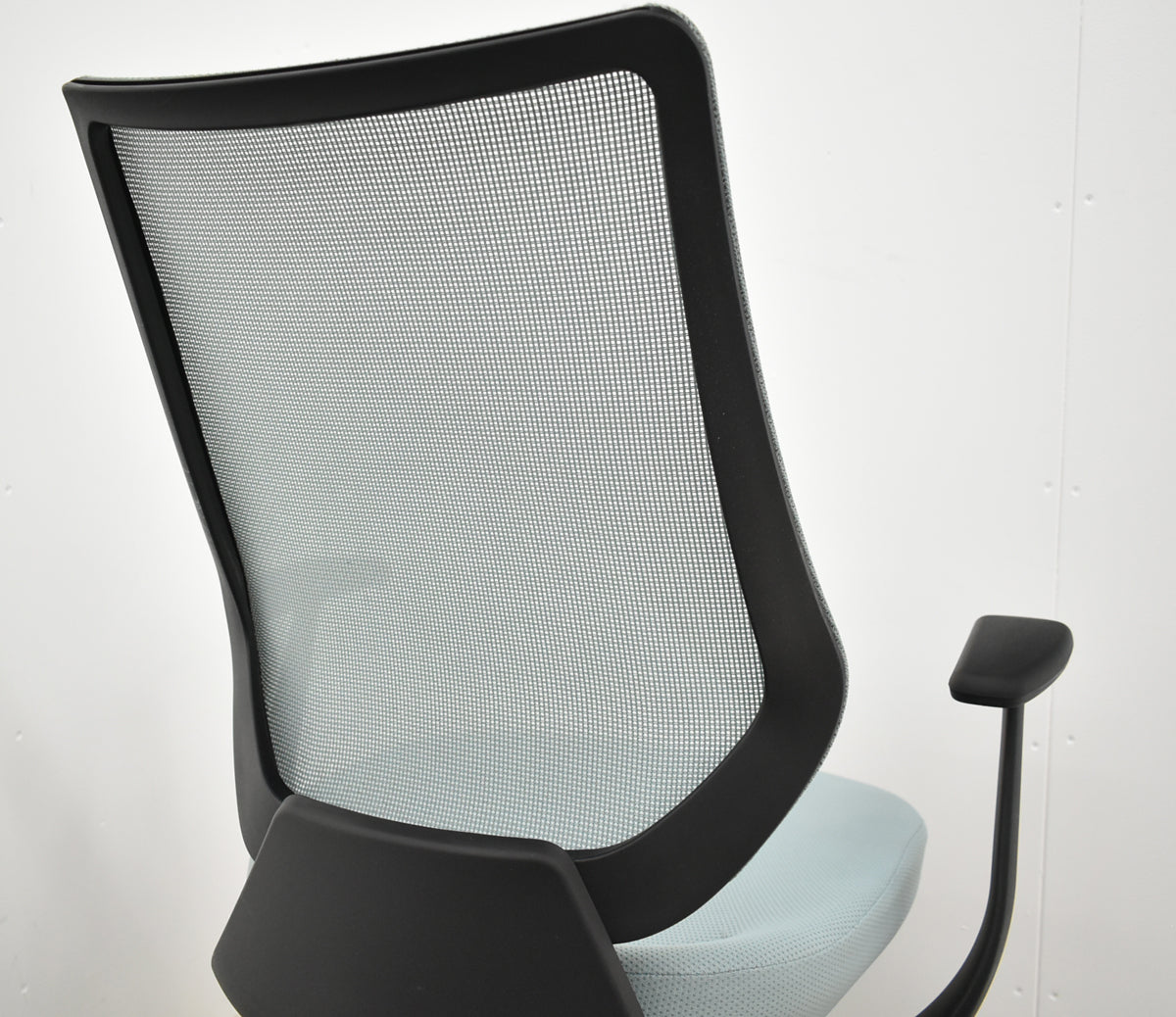 【中古】コクヨ　イング　固定肘　バーチカルタイプ　2021年製　2025110703【中古オフィス家具】