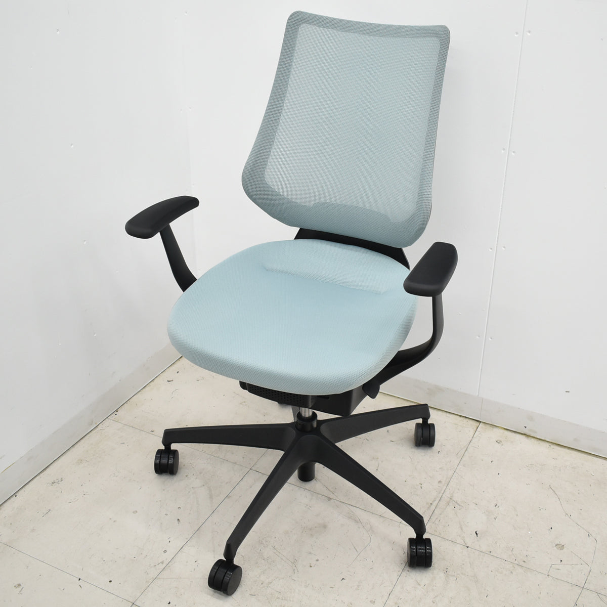 【中古】コクヨ　イング　固定肘　バーチカルタイプ　2021年製　2025110703【中古オフィス家具】