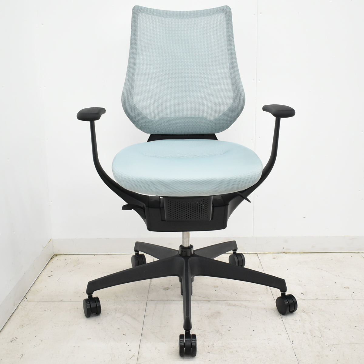 【中古】コクヨ　イング　固定肘　バーチカルタイプ　2021年製　2025110703【中古オフィス家具】