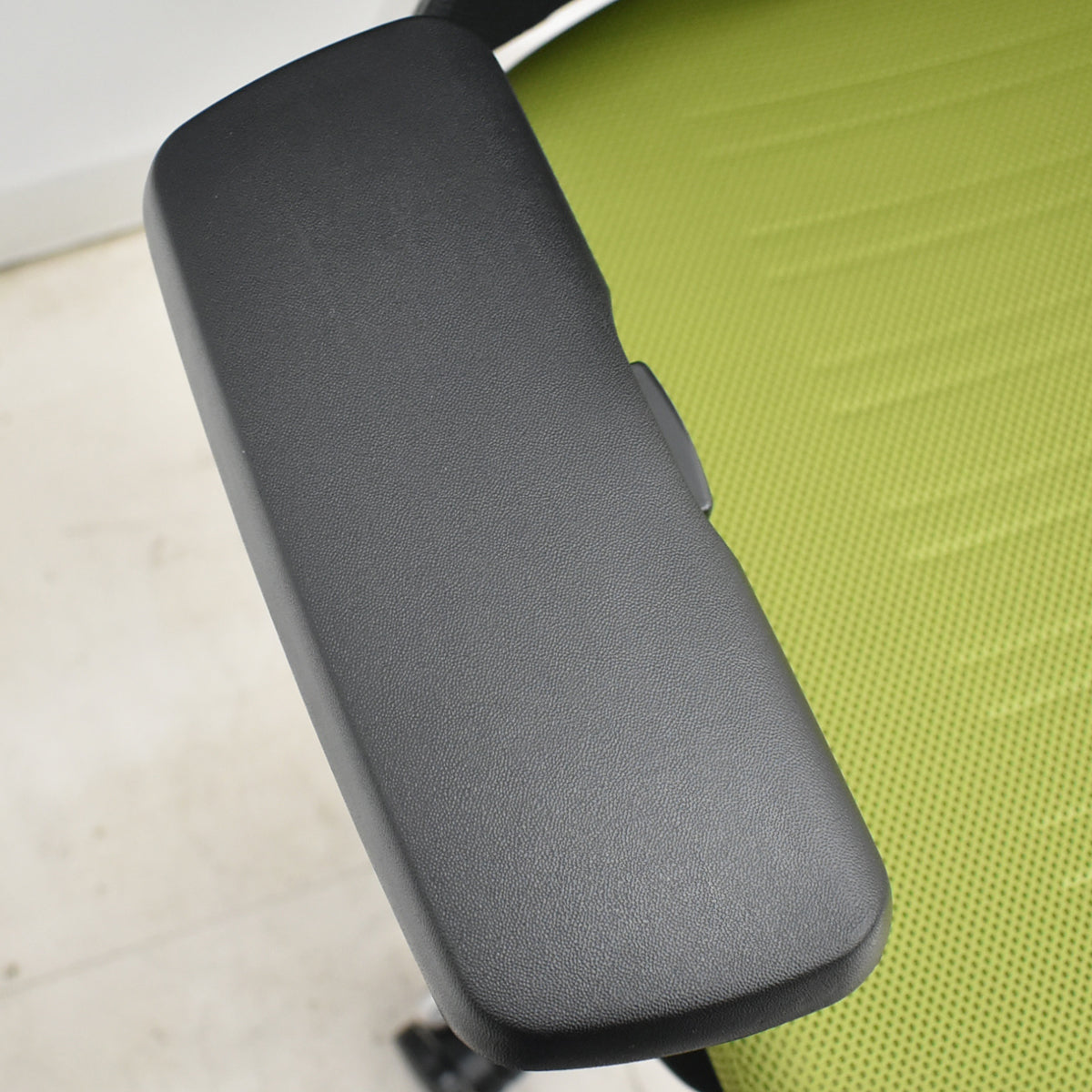 【中古】コクヨ　エアフォート　可動肘　エアランバーサポート　ポリッシュ　2025111001【中古オフィス家具】