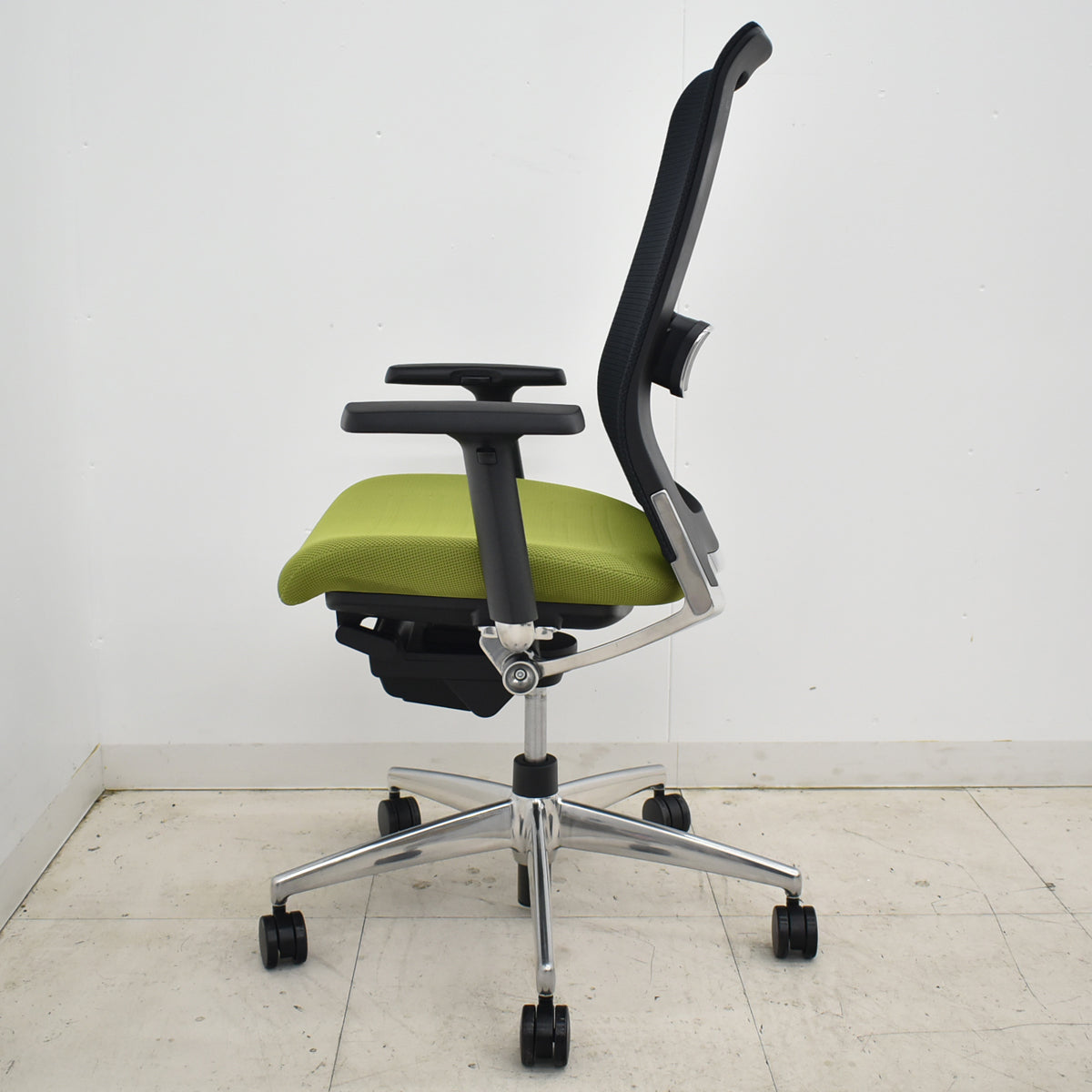 【中古】コクヨ　エアフォート　可動肘　エアランバーサポート　ポリッシュ　2025111001【中古オフィス家具】