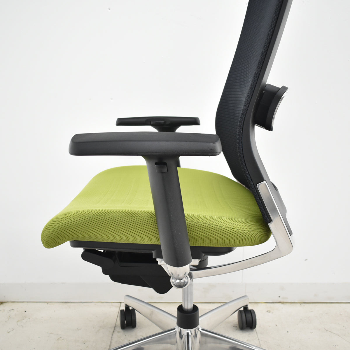 【中古】コクヨ　エアフォート　可動肘　エアランバーサポート　ポリッシュ　2025111002【中古オフィス家具】