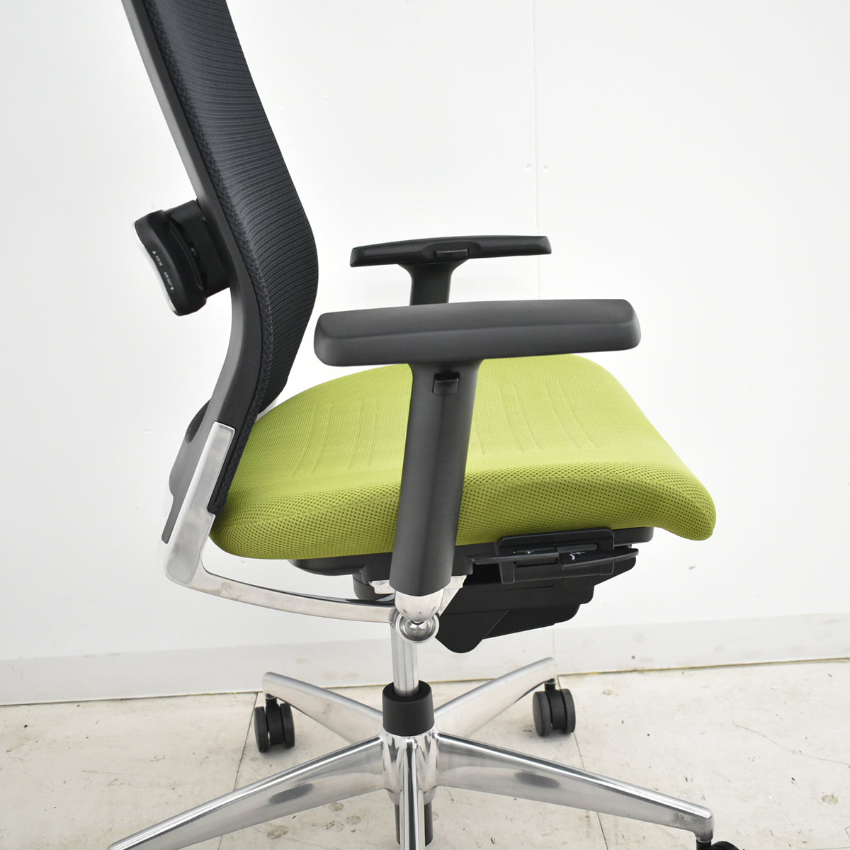 【中古】コクヨ　エアフォート　可動肘　エアランバーサポート　ポリッシュ　2025111002【中古オフィス家具】