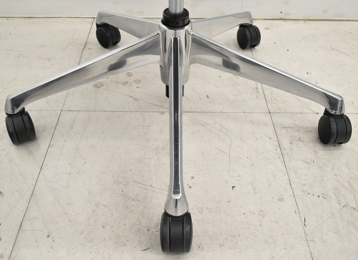 【中古】オカムラ　シルフィー　ハイバック　肘なし　バックカーブアジャスト　前傾機能　ポリッシュ　2025111008【中古オフィス家具】