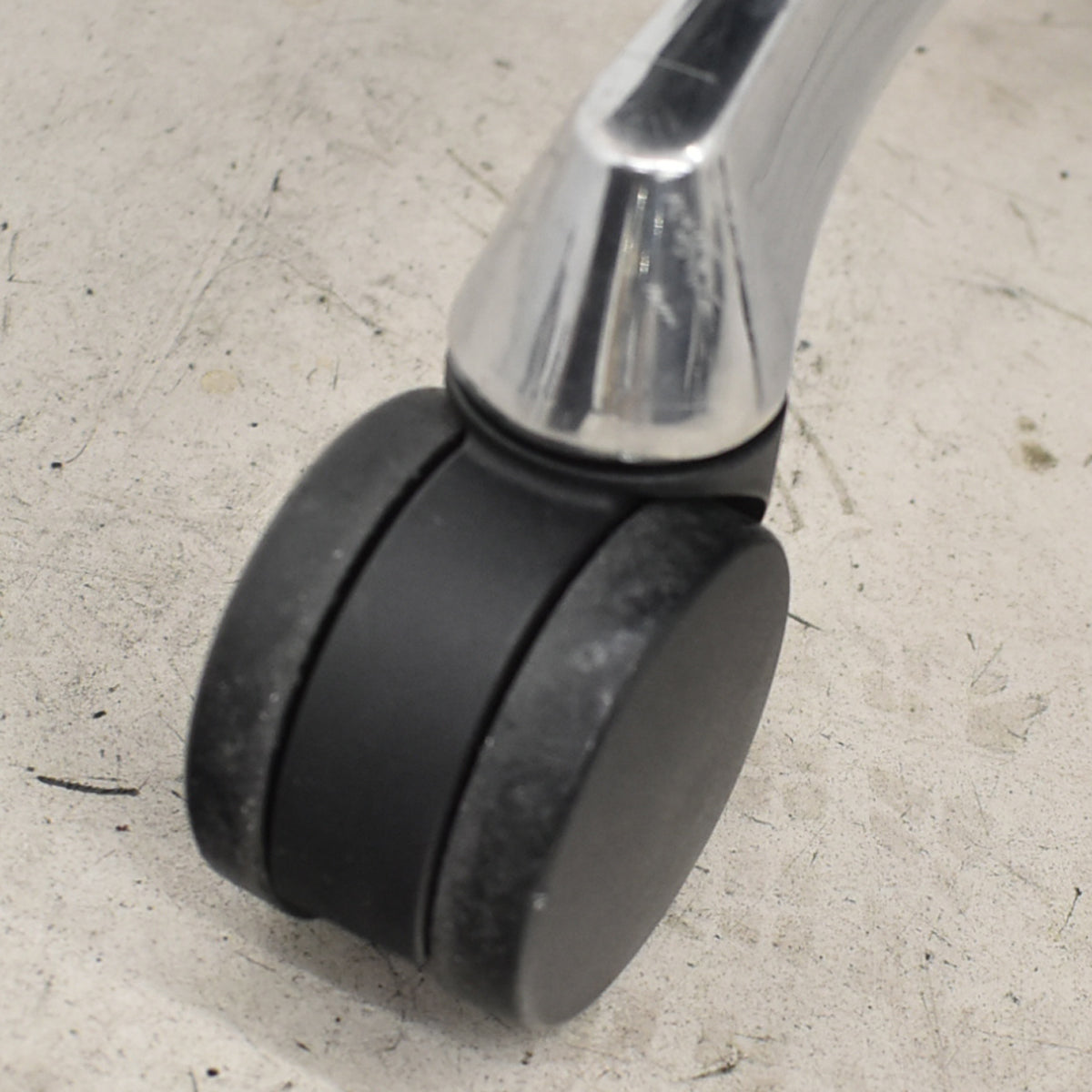 【中古】オカムラ　シルフィー　ハイバック　肘なし　バックカーブアジャスト　前傾機能　ポリッシュ　2025111008【中古オフィス家具】