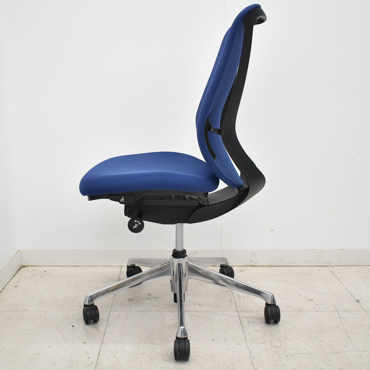 【中古】オカムラ　シルフィー　ハイバック　肘なし　バックカーブアジャスト　前傾機能　ポリッシュ　2025111008【中古オフィス家具】