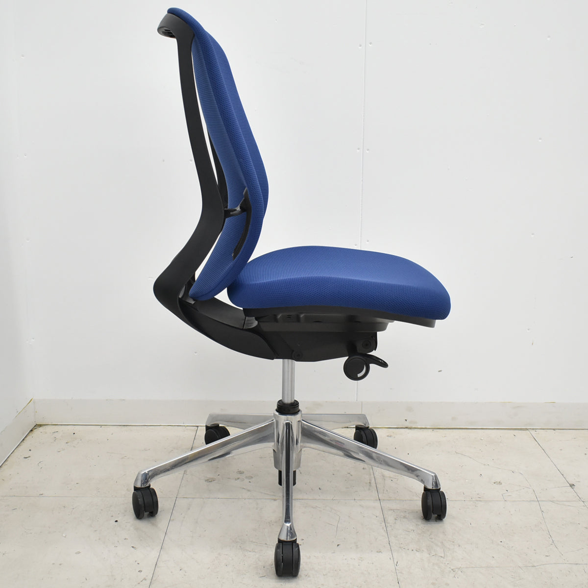 【中古】オカムラ　シルフィー　ハイバック　肘なし　バックカーブアジャスト　前傾機能　ポリッシュ　2025111008【中古オフィス家具】