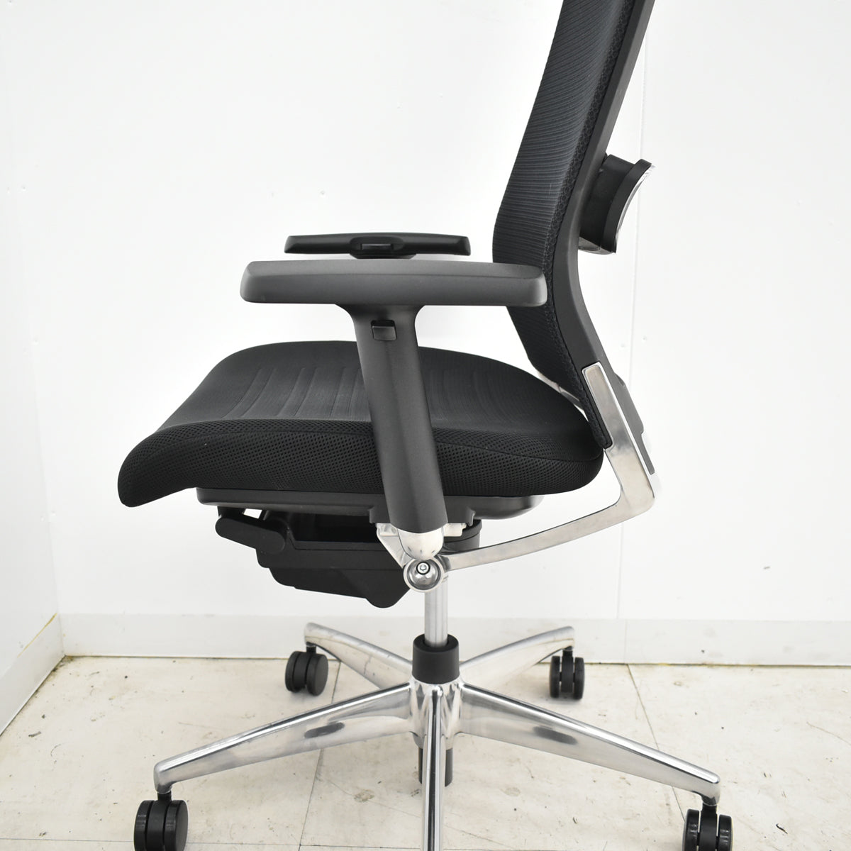 【中古】コクヨ　エアフォート　ヘッドレスト　可動肘　エアランバーサポート　ポリッシュ　2025111101【中古オフィス家具】