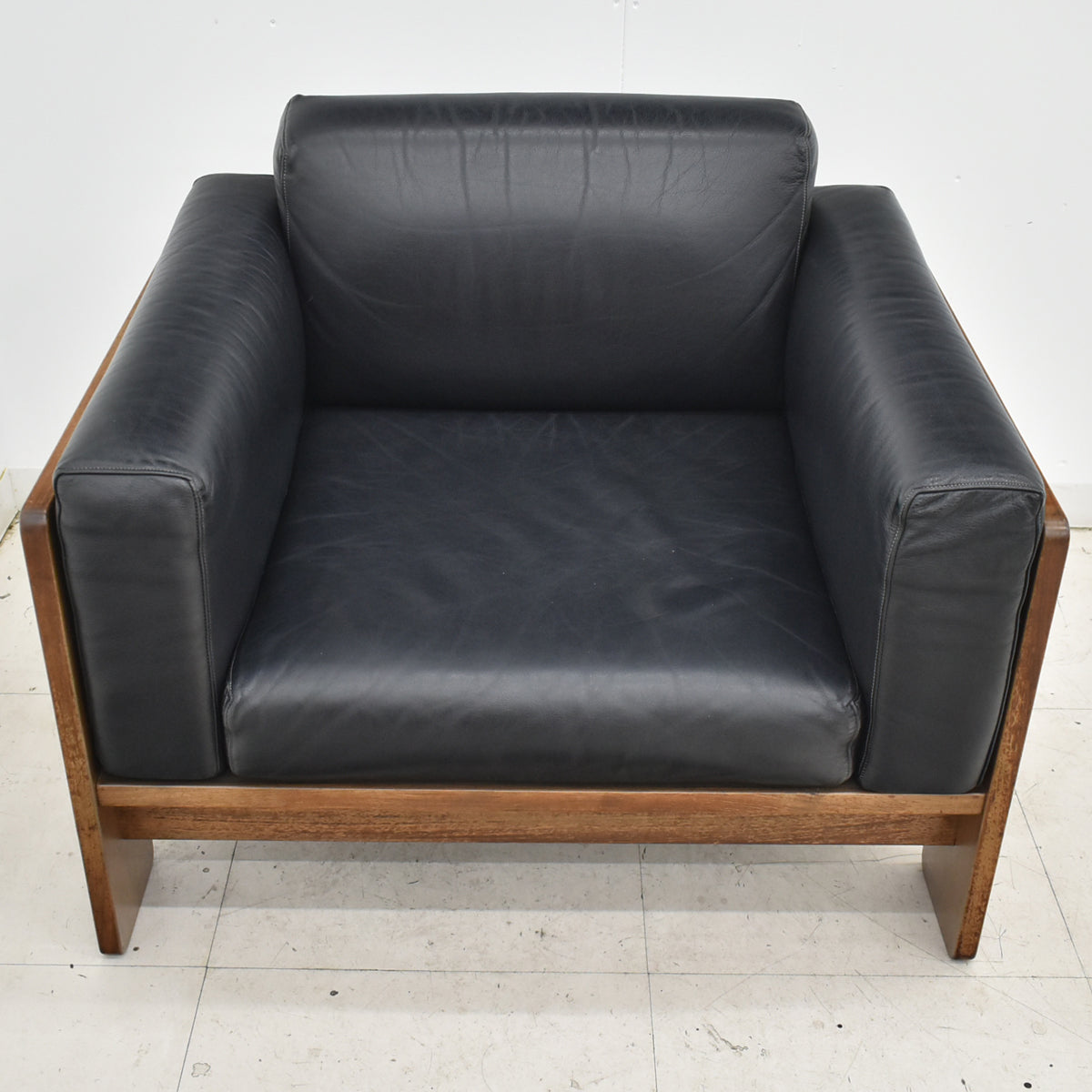【中古】 Knoll　バスチアーノ　1人掛けソファ　革張り　幅915　2025111102【中古オフィス家具】