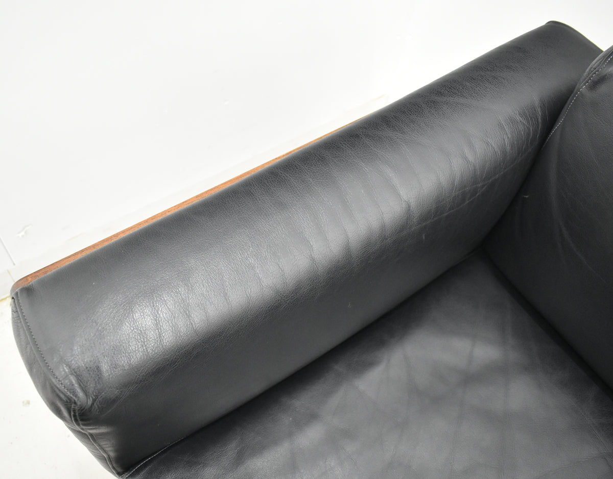 【中古】 Knoll　バスチアーノ　1人掛けソファ　革張り　幅915　2025111102【中古オフィス家具】