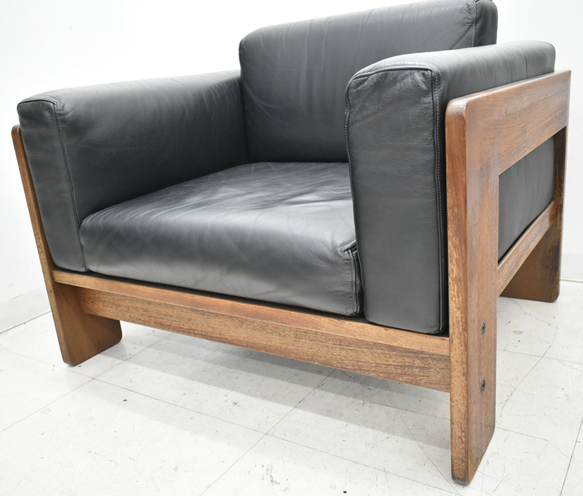 【中古】 Knoll　バスチアーノ　1人掛けソファ　革張り　幅915　2025111102【中古オフィス家具】