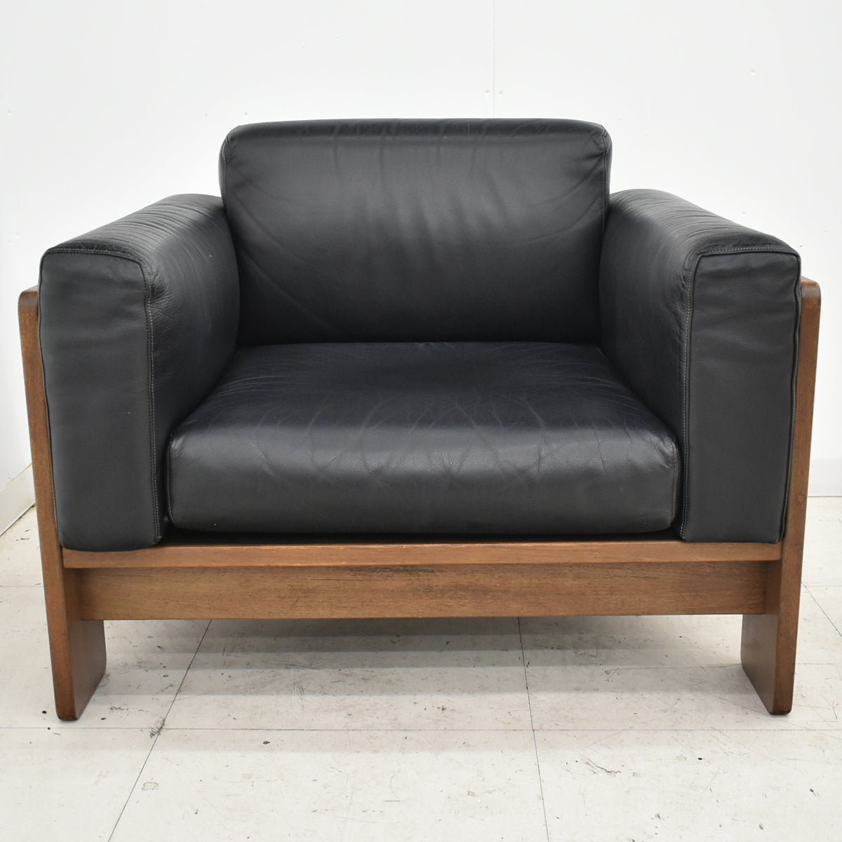 【中古】 Knoll　バスチアーノ　1人掛けソファ　革張り　幅915　2025111104【中古オフィス家具】