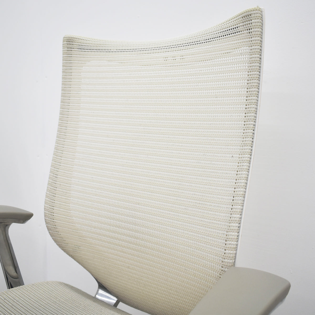 【中古】オカムラ　バロン　ハイバック　固定肘　ポリッシュ　2025111205【中古オフィス家具】