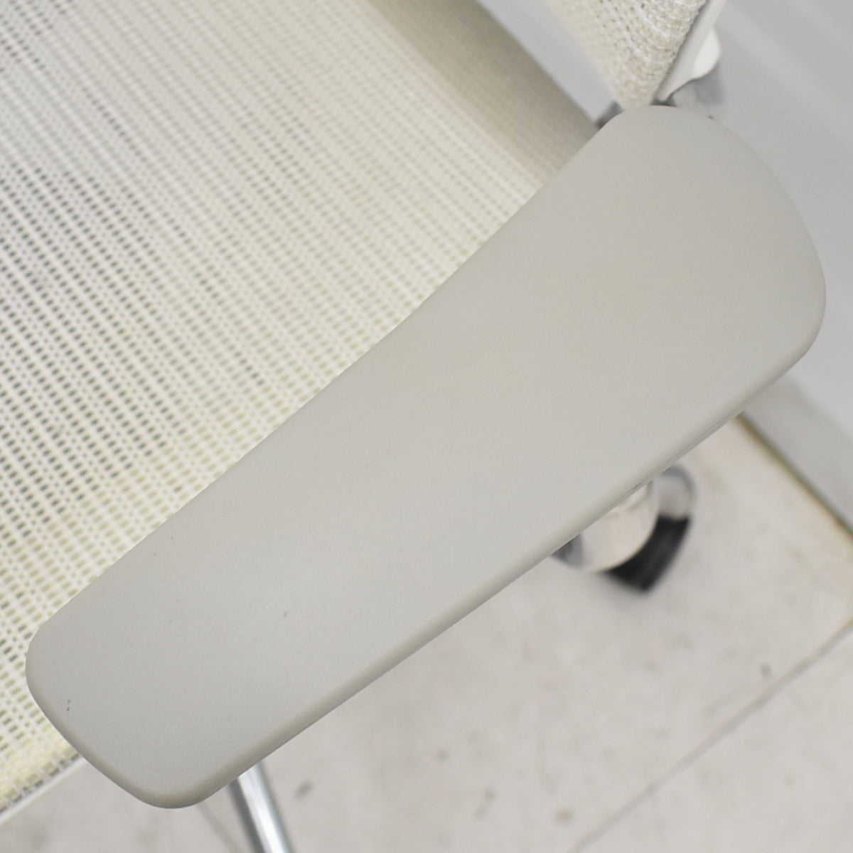 【中古】オカムラ　バロン　ハイバック　固定肘　ポリッシュ　2025111205【中古オフィス家具】