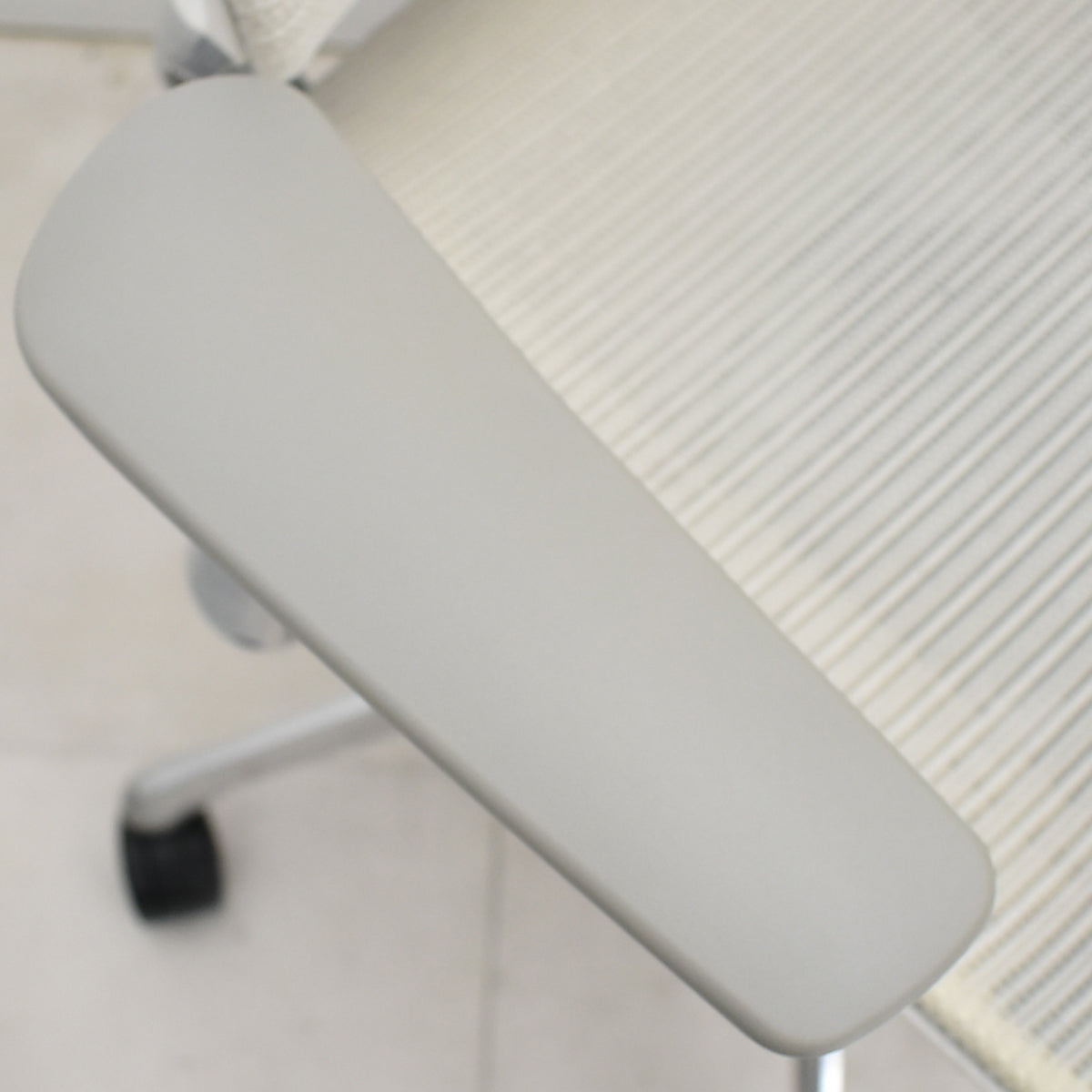 【中古】オカムラ　バロン　ハイバック　固定肘　ポリッシュ　2025111205【中古オフィス家具】