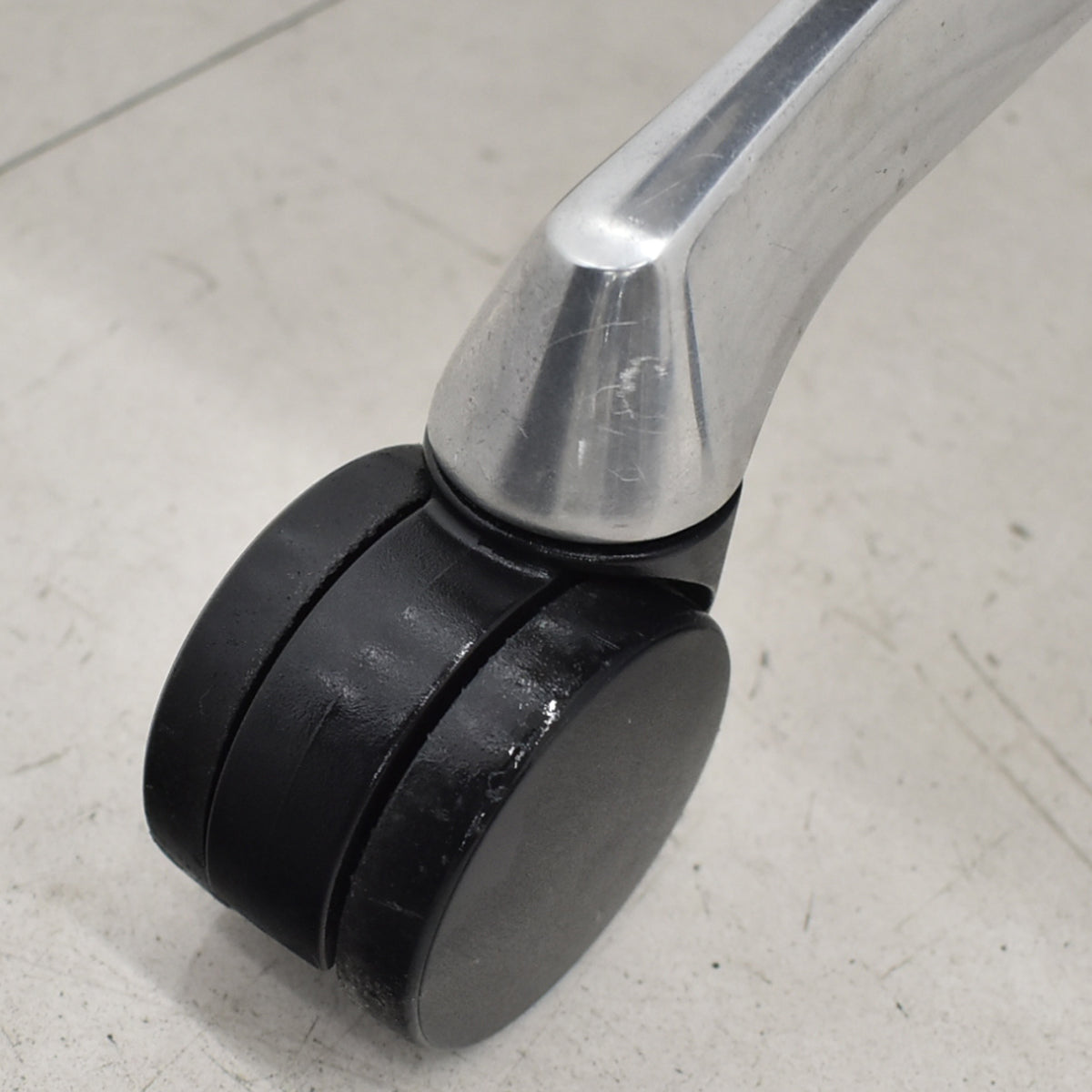 【中古】オカムラ　バロン　ハイバック　固定肘　ポリッシュ　2025111205【中古オフィス家具】