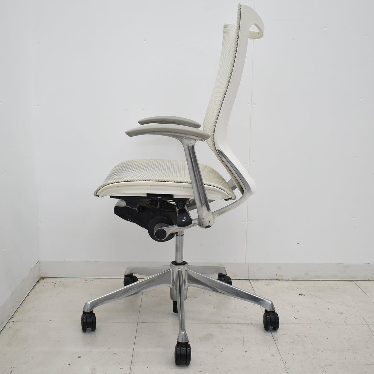 【中古】オカムラ　バロン　ハイバック　固定肘　ポリッシュ　2025111205【中古オフィス家具】