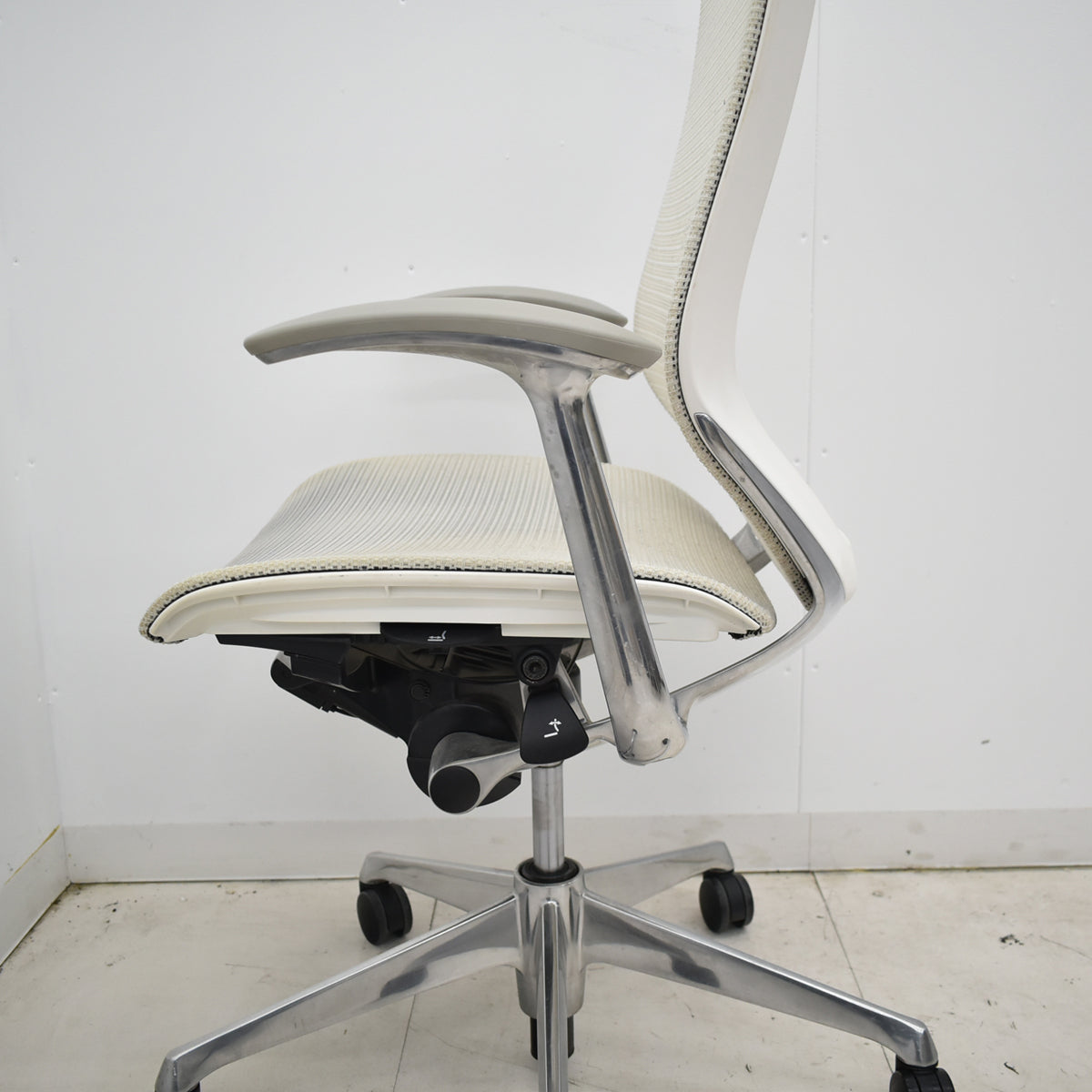 【中古】オカムラ　バロン　ハイバック　固定肘　ポリッシュ　2025111205【中古オフィス家具】