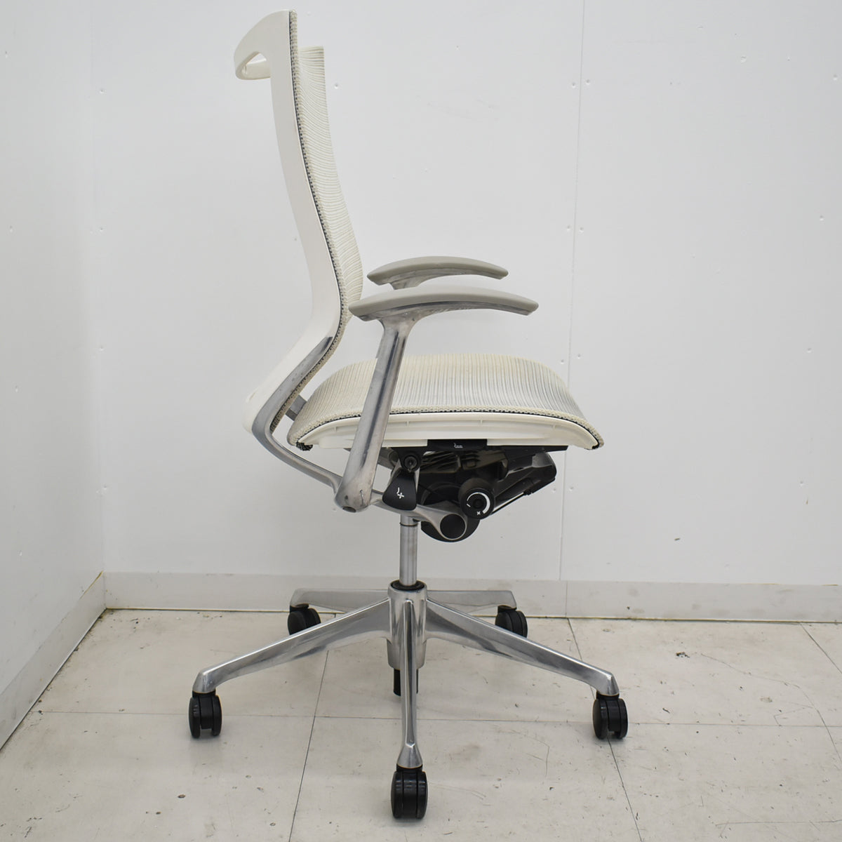 【中古】オカムラ　バロン　ハイバック　固定肘　ポリッシュ　2025111205【中古オフィス家具】