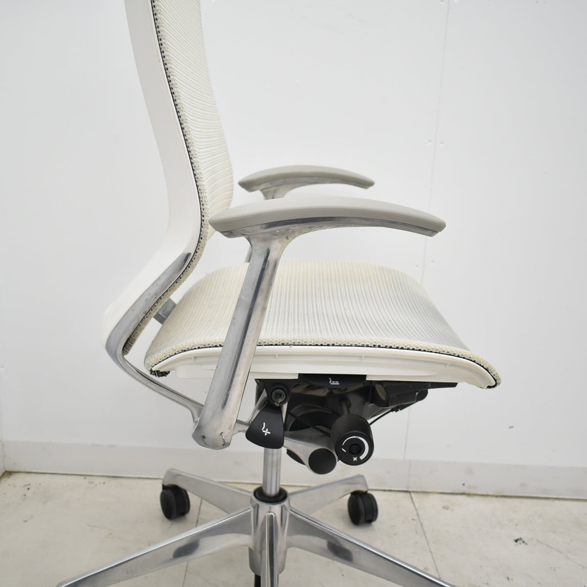 【中古】オカムラ　バロン　ハイバック　固定肘　ポリッシュ　2025111205【中古オフィス家具】