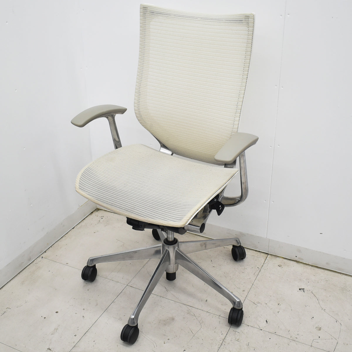 【中古】オカムラ　バロン　ハイバック　固定肘　ポリッシュ　2025111301【中古オフィス家具】