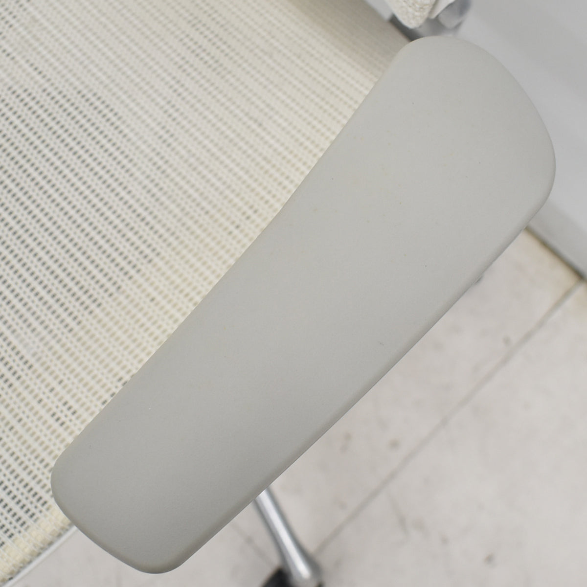 【中古】オカムラ　バロン　ハイバック　固定肘　ポリッシュ　2025111301【中古オフィス家具】