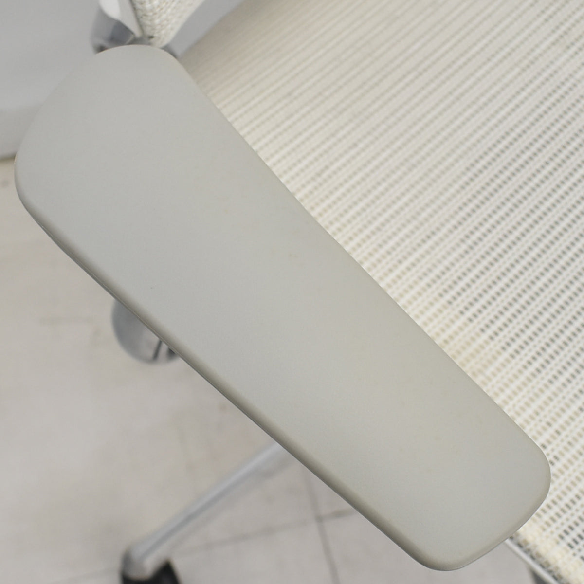 【中古】オカムラ　バロン　ハイバック　固定肘　ポリッシュ　2025111301【中古オフィス家具】