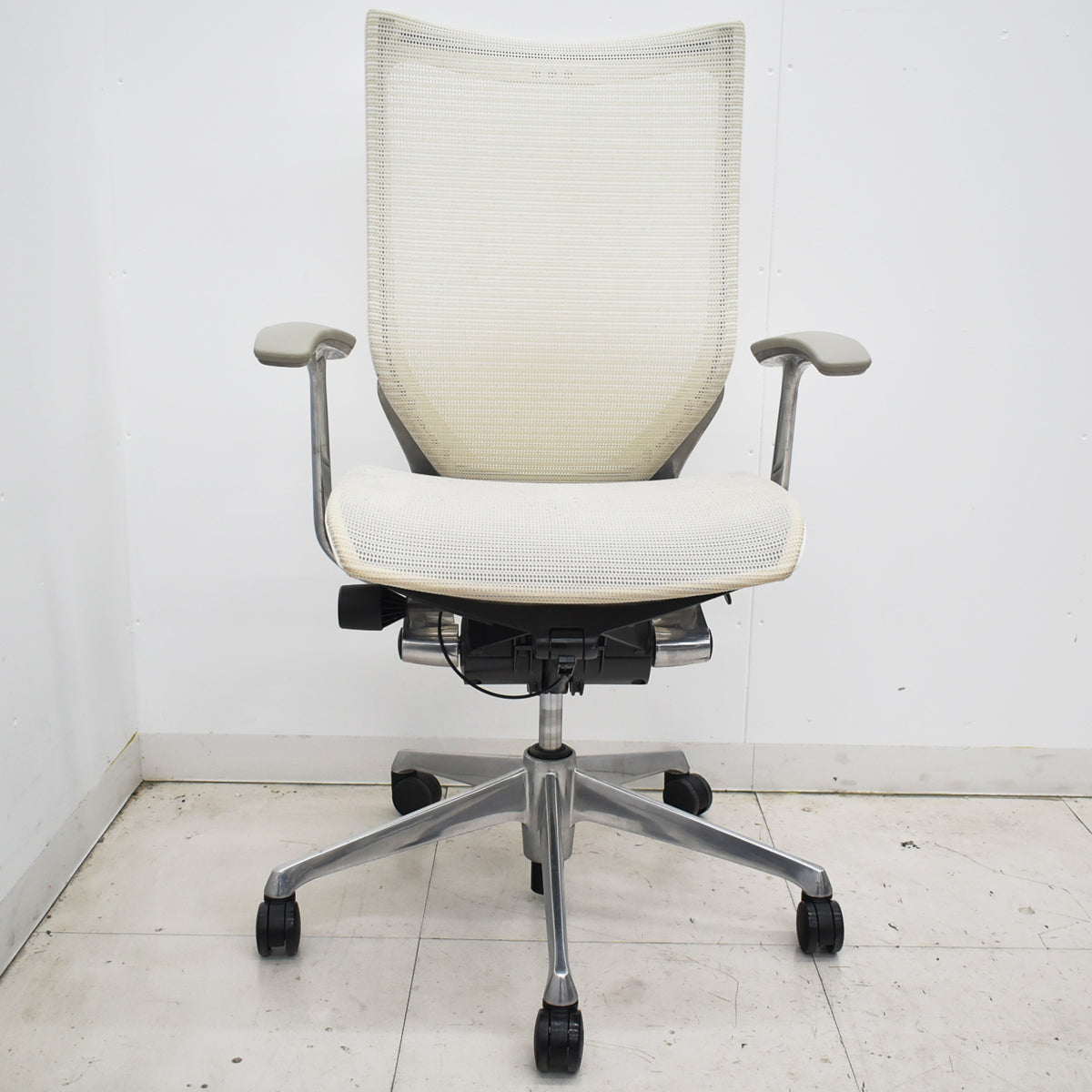 【中古】オカムラ　バロン　ハイバック　固定肘　ポリッシュ　2025111301【中古オフィス家具】