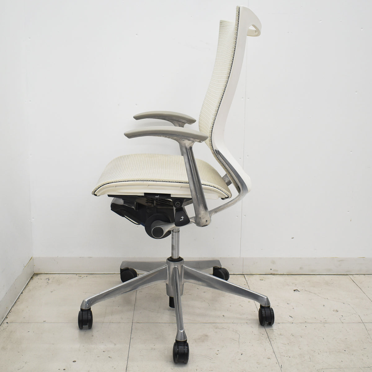 【中古】オカムラ　バロン　ハイバック　固定肘　ポリッシュ　2025111301【中古オフィス家具】