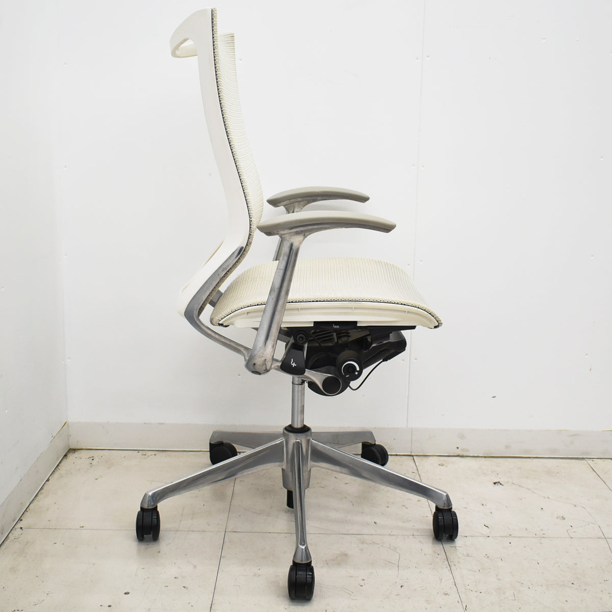 【中古】オカムラ　バロン　ハイバック　固定肘　ポリッシュ　2025111301【中古オフィス家具】