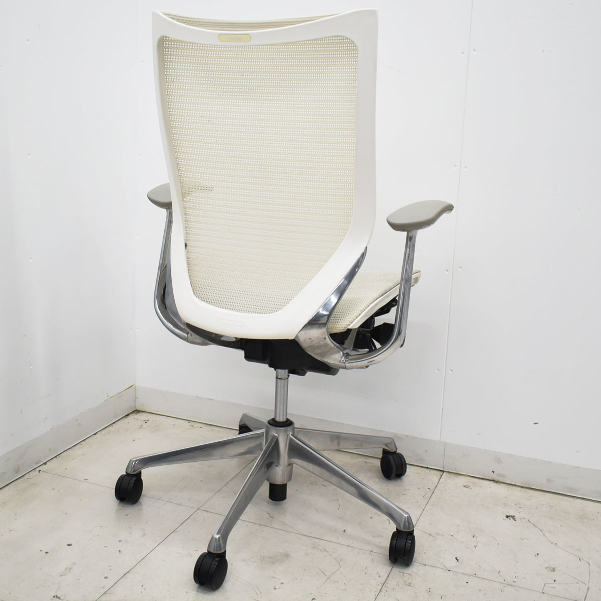 【中古】オカムラ　バロン　ハイバック　固定肘　ポリッシュ　2025111301【中古オフィス家具】