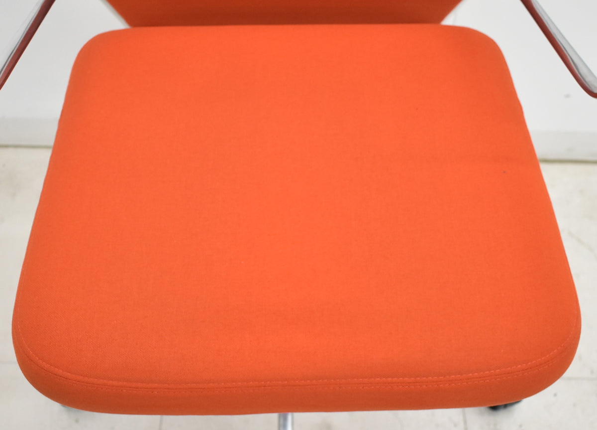 【中古】ヴィトラ　AC4　リング肘タイプ　ポリッシュ　布張り　2025111302【中古オフィス家具】