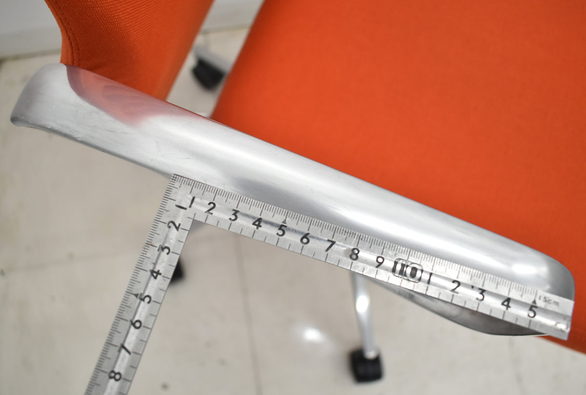 【中古】ヴィトラ　AC4　リング肘タイプ　ポリッシュ　布張り　2025111302【中古オフィス家具】