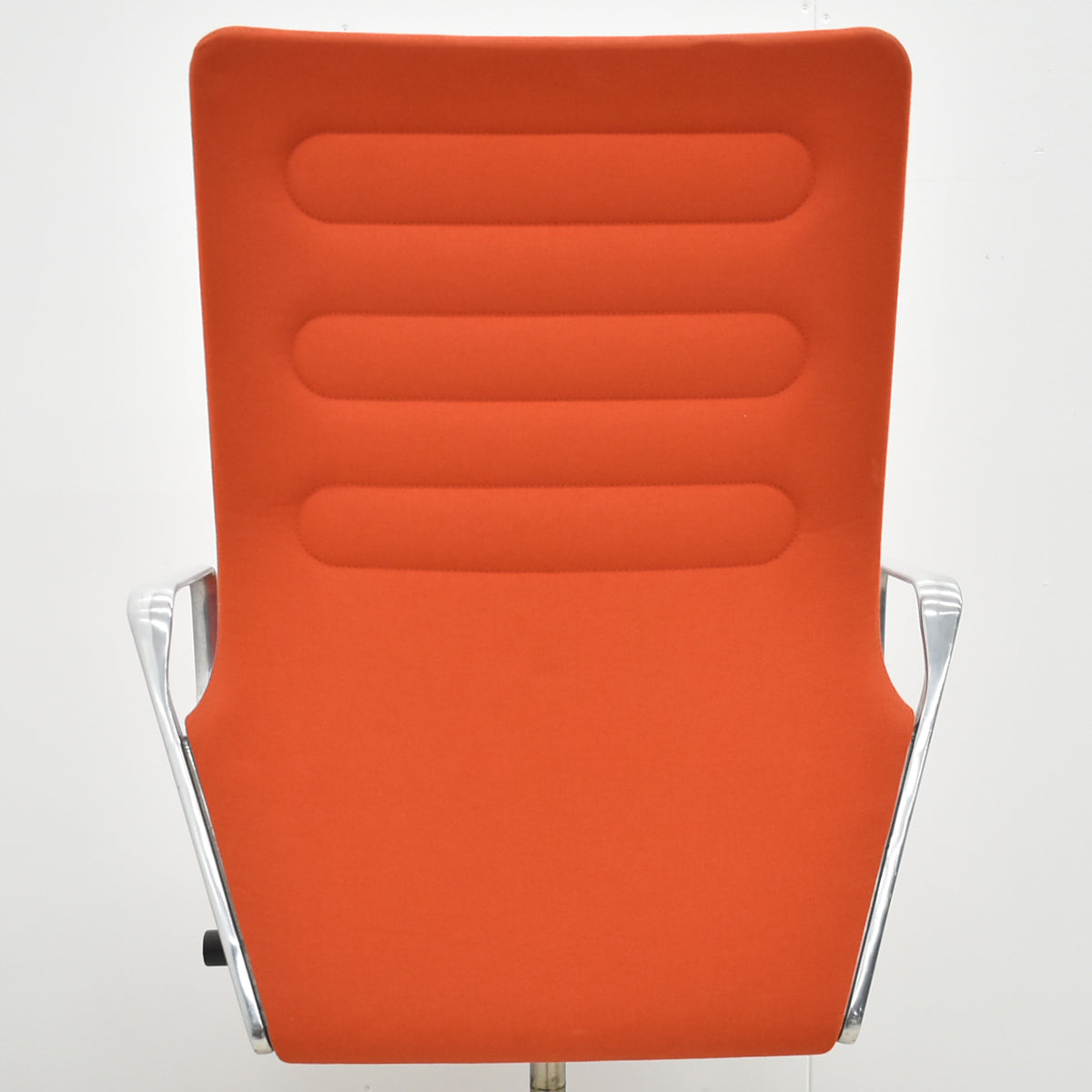 【中古】ヴィトラ　AC4　リング肘タイプ　ポリッシュ　布張り　2025111302【中古オフィス家具】