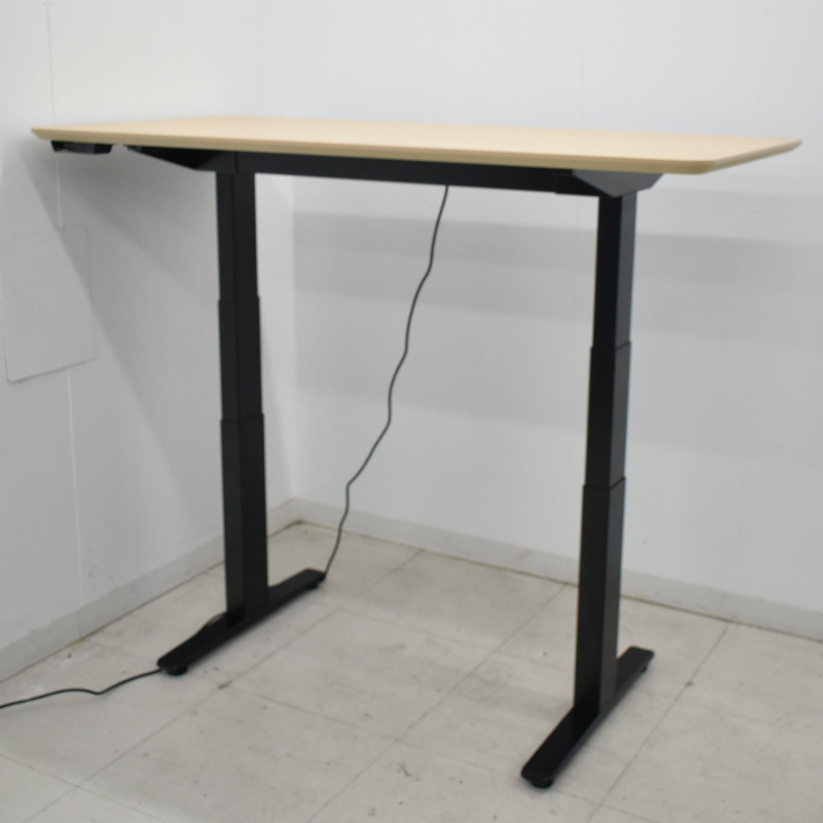 【中古】オカムラ　スイフト　電動昇降デスク　インジゲーターレバータイプ　メモリー機能付　2023年製　幅1500　2025111304【中古オフィス家具】