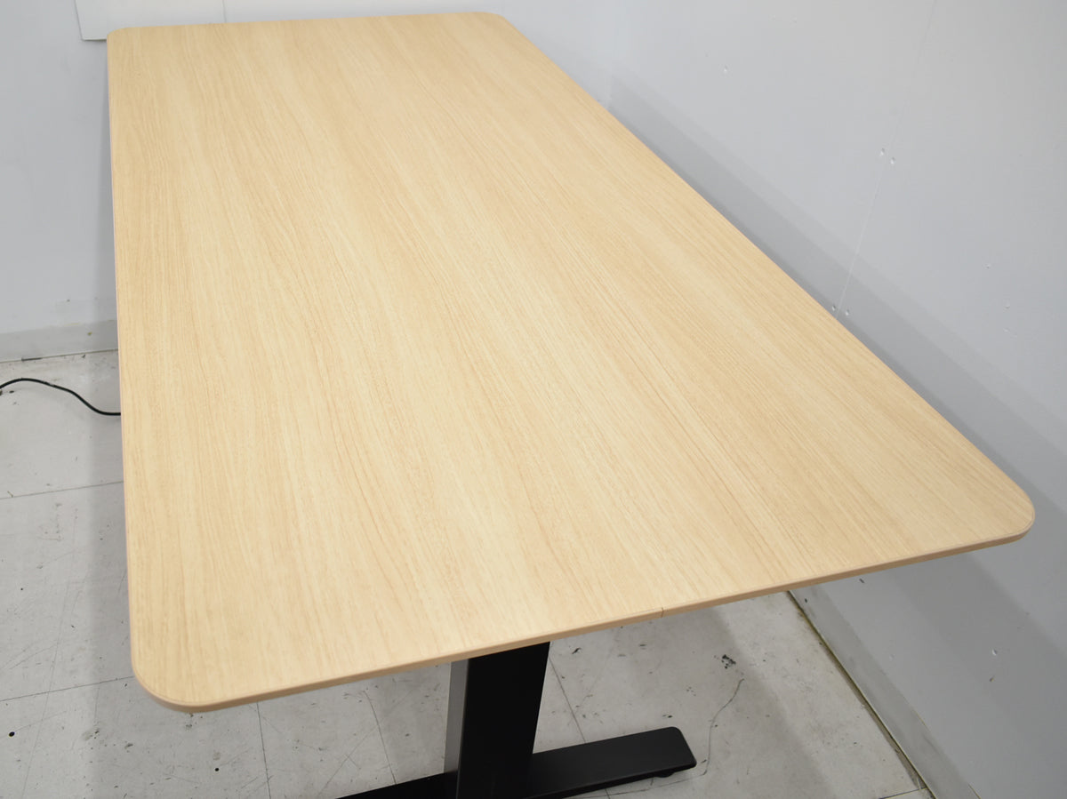 【中古】オカムラ　スイフト　電動昇降デスク　インジゲーターレバータイプ　メモリー機能付　2023年製　幅1500　2025111304【中古オフィス家具】