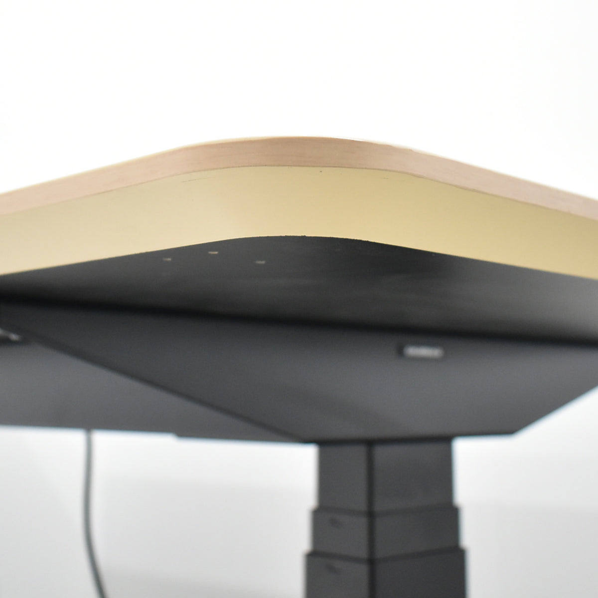 【中古】オカムラ　スイフト　電動昇降デスク　インジゲーターレバータイプ　メモリー機能付　2023年製　幅1500　2025111304【中古オフィス家具】