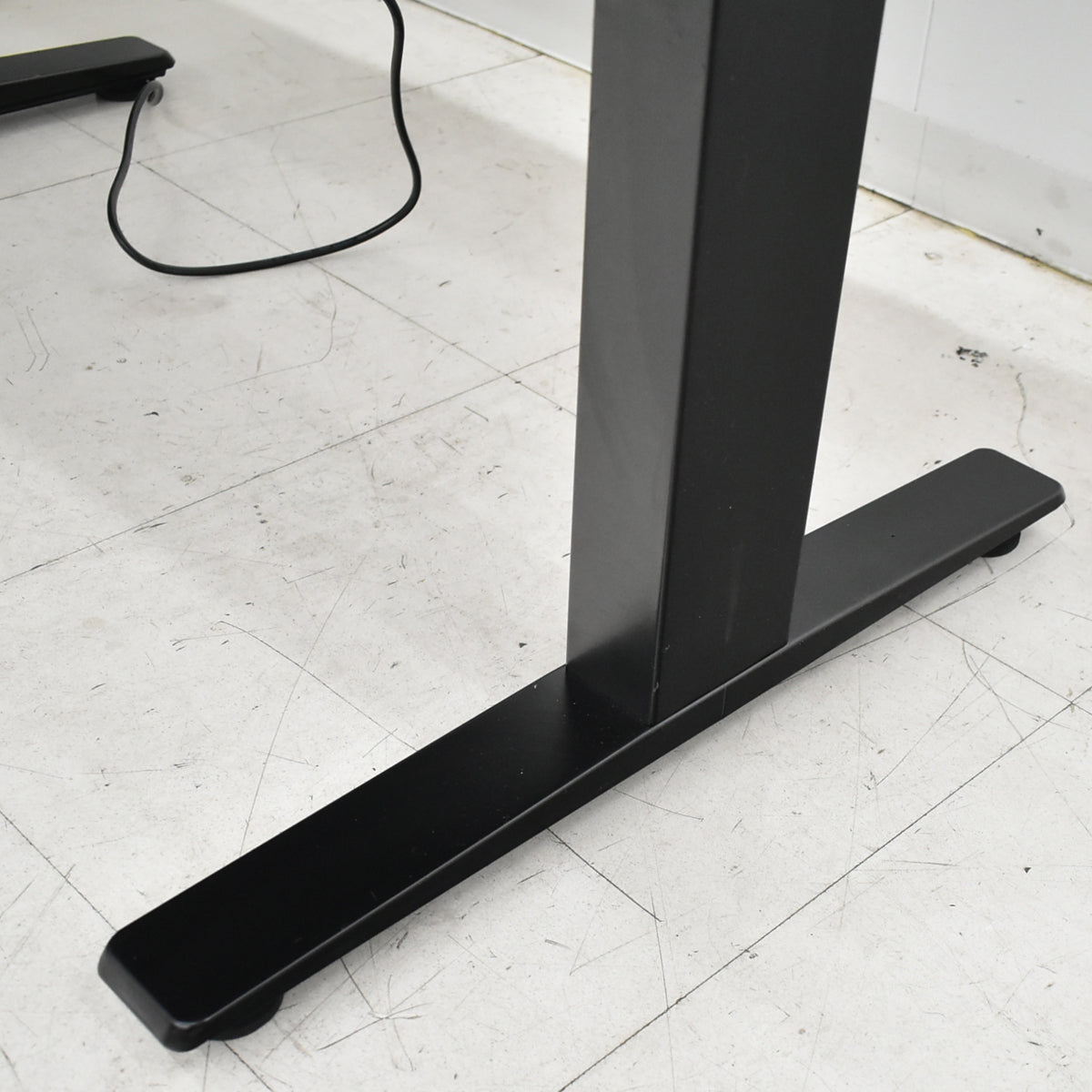 【中古】オカムラ　スイフト　電動昇降デスク　インジゲーターレバータイプ　メモリー機能付　2023年製　幅1500　2025111304【中古オフィス家具】